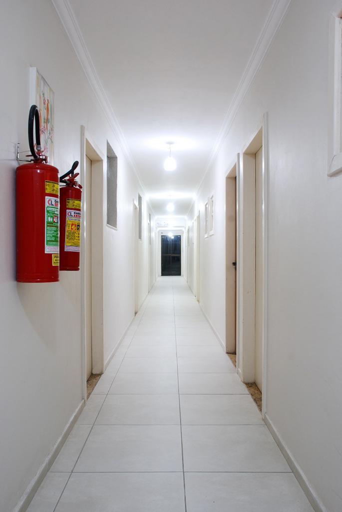 Corredor de acesso às acomodações da Pousada Garoupa