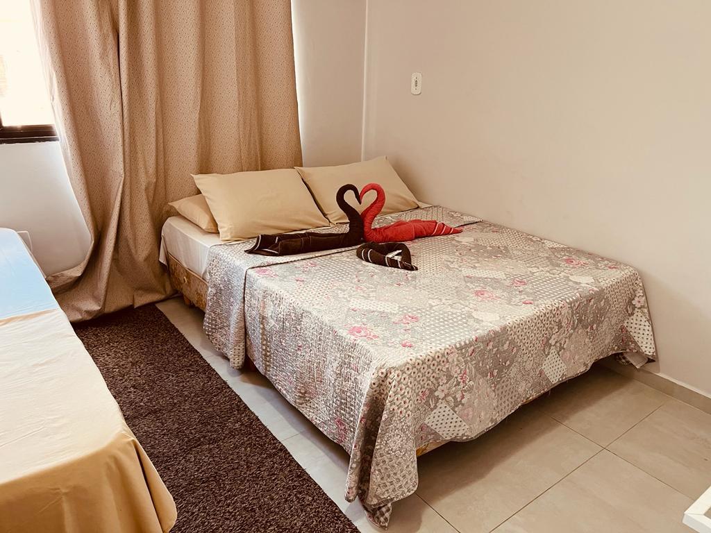 Acomodação da Pousada Garoupa com cama de casal e cama de solteiro